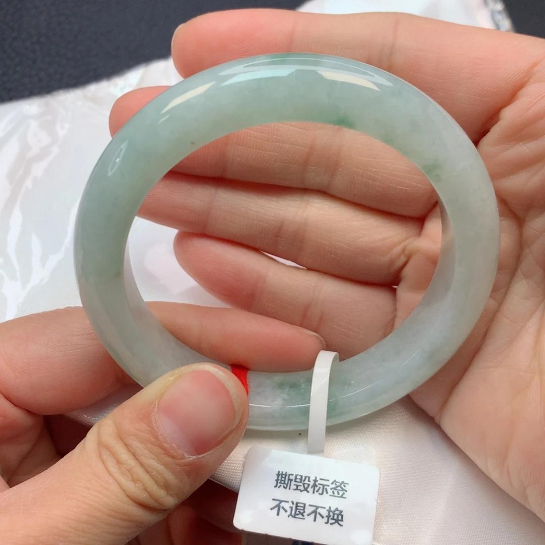 翡翠手镯未镶嵌55圈