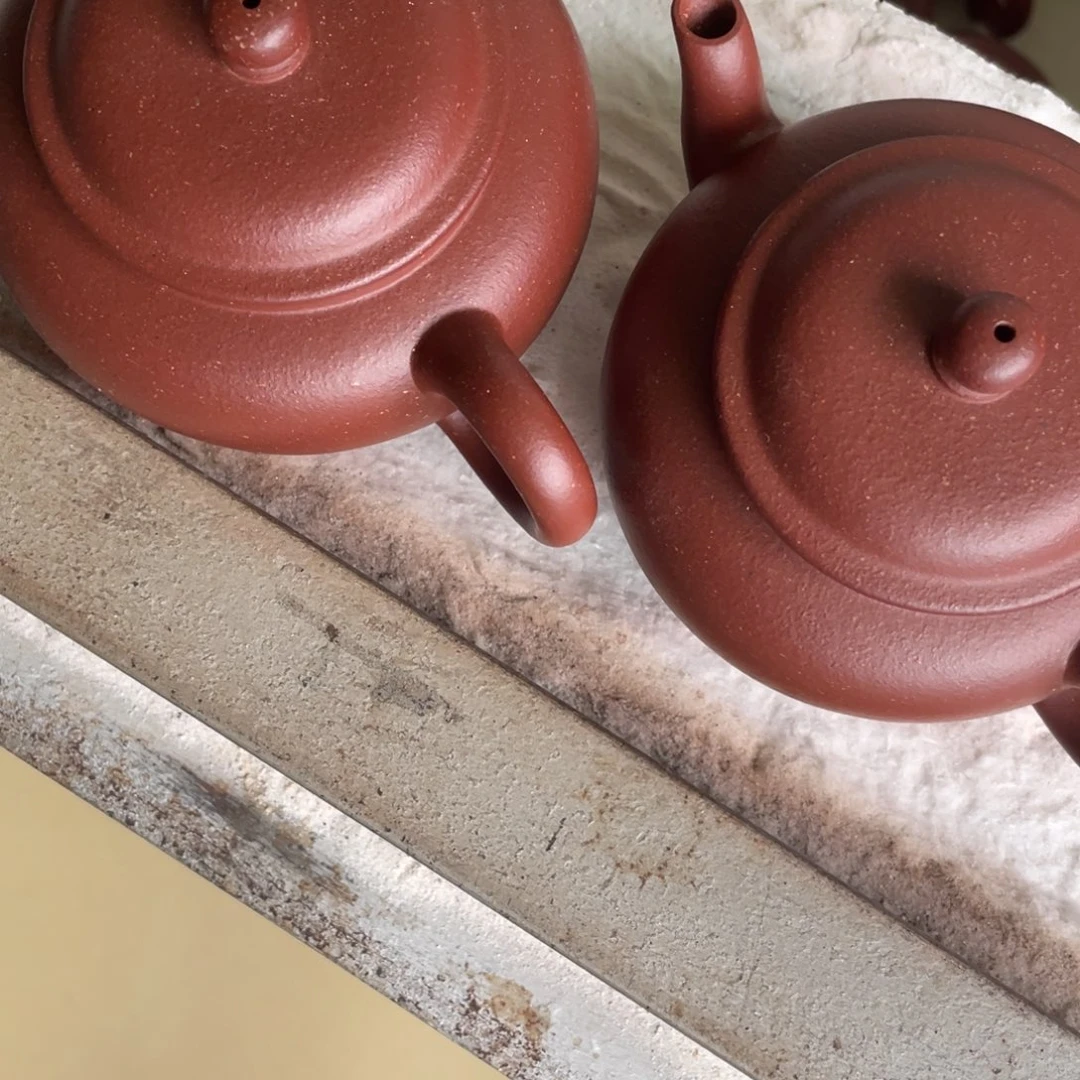 茶壶紫砂山*由两只宫灯