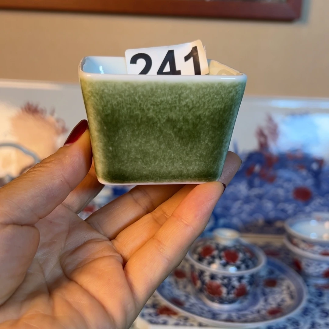 俞***一现代瓷青花釉里红工艺