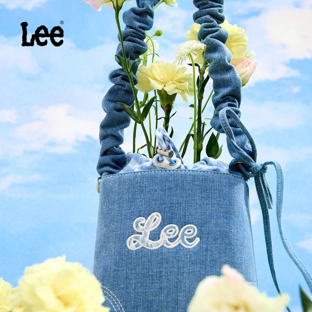 Lee休闲丹宁抽褶水桶包夏季设计感通勤斜挎包时尚百搭野餐单肩包
