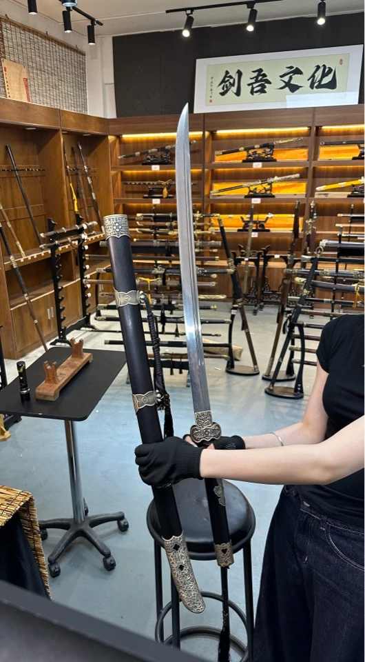 新版丁白缨绣春刀～黄铜～百炼钢～未开刃