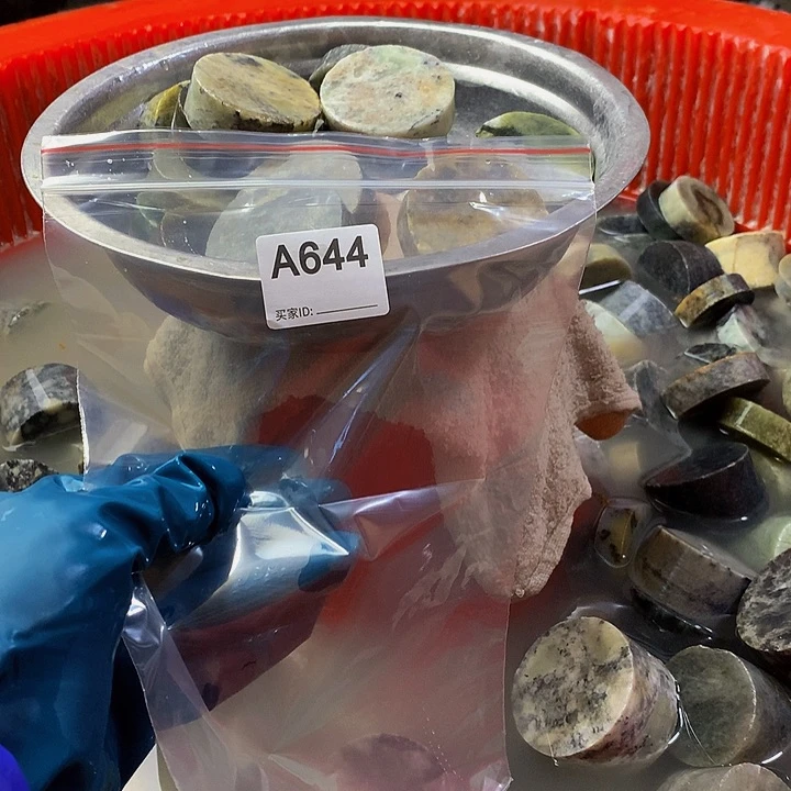 蛇纹石玉珠宝半成品未镶嵌Q****m