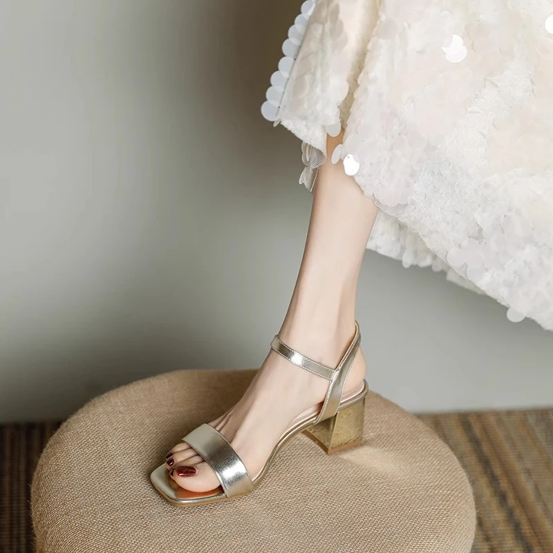 一字带凉鞋女鞋25夏季新款时尚休闲粗跟中跟方头套脚