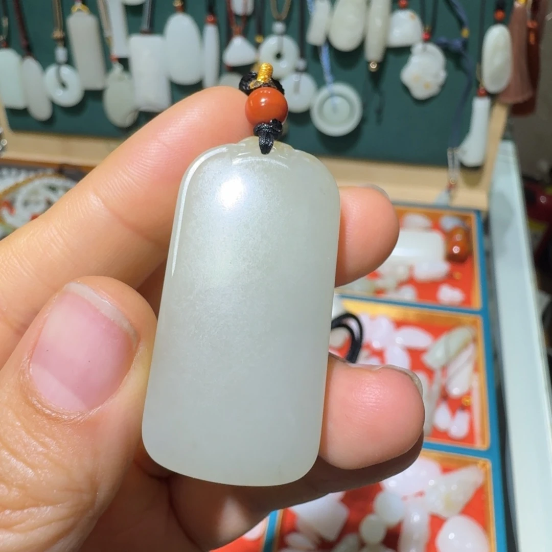 和田玉颈饰未镶嵌皮**丶无事牌