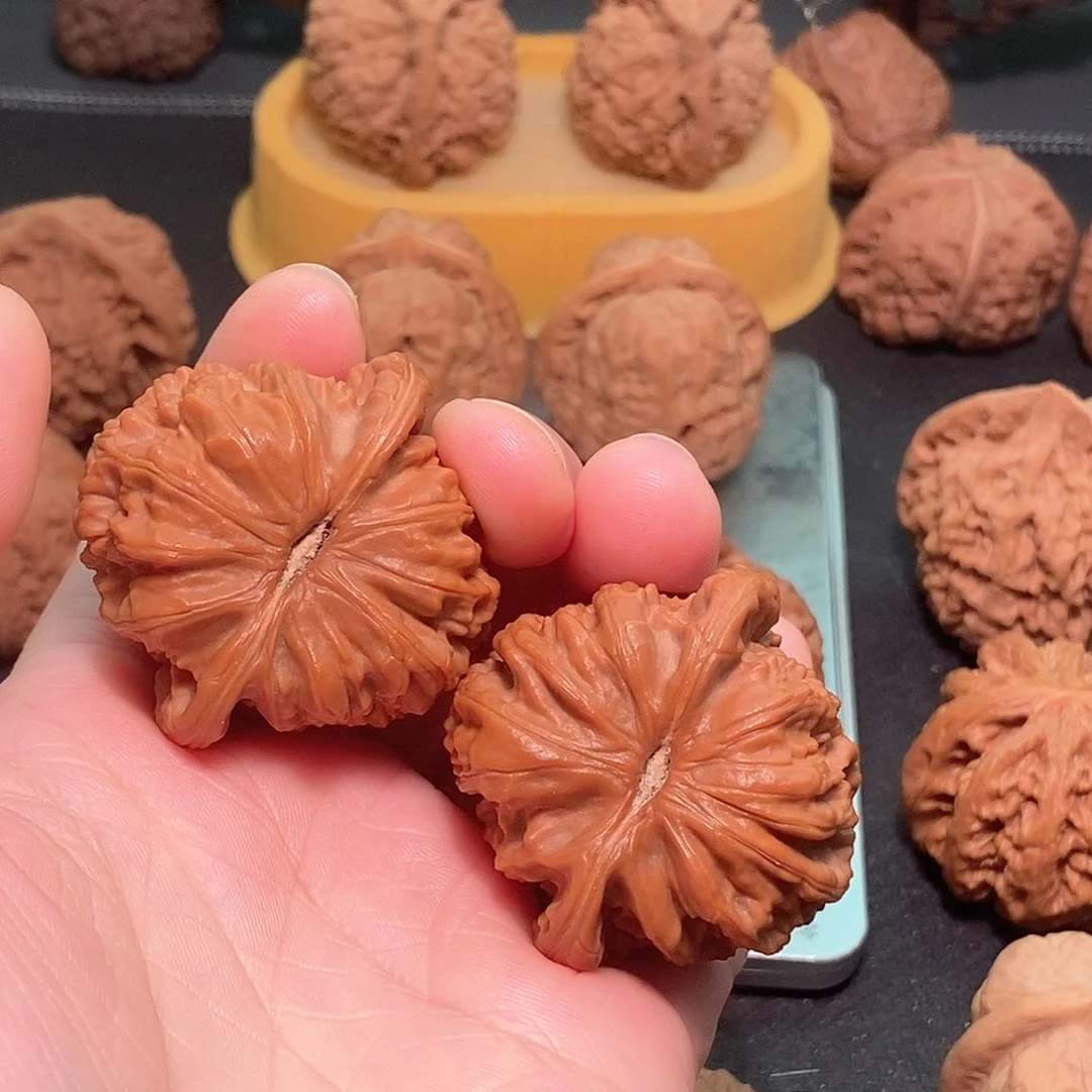 吊坠文玩核桃冉***?白狮子42尺