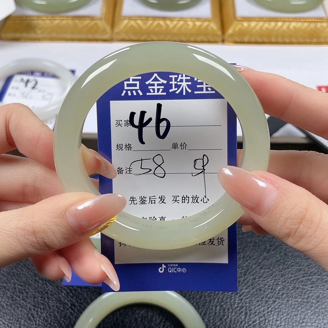 ****s和田玉未镶嵌手镯