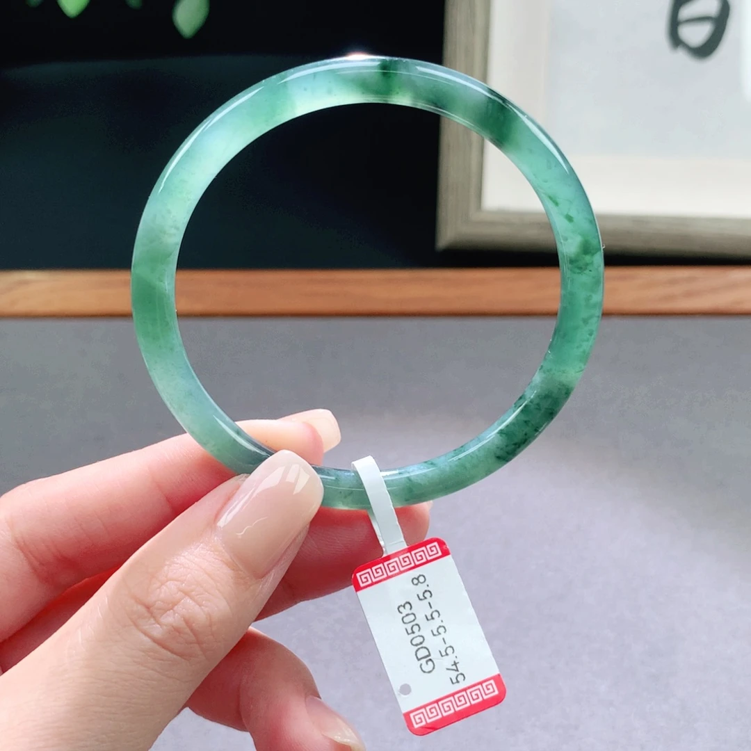 翡翠手镯未镶嵌天然翡翠手镯