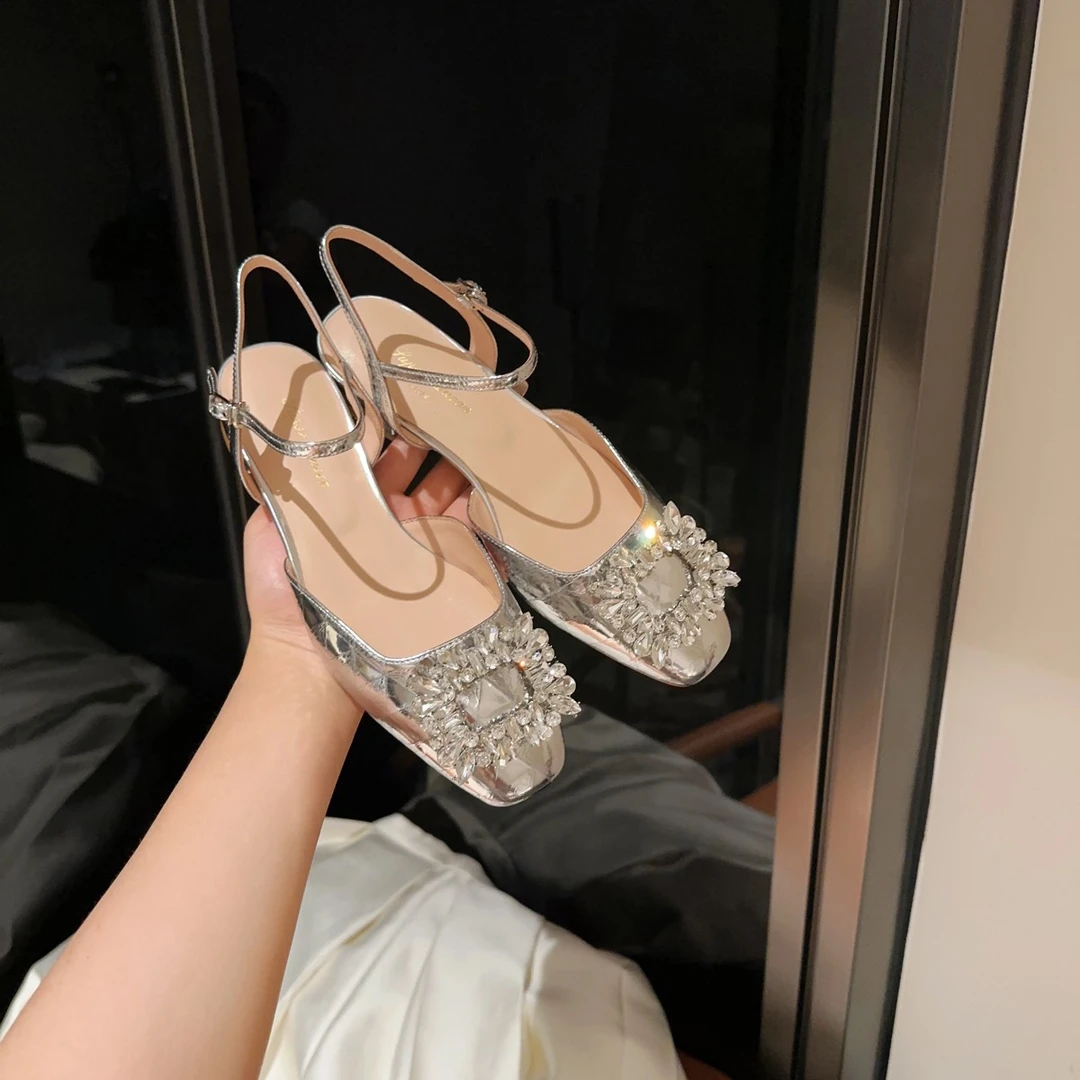 1Superqueen贵气银灰色小方头水钻方扣平底后空凉鞋浅口女鞋