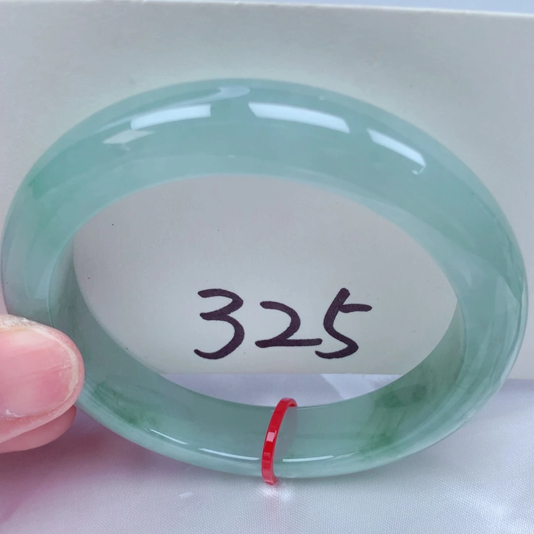 翡翠手镯未镶嵌翡翠