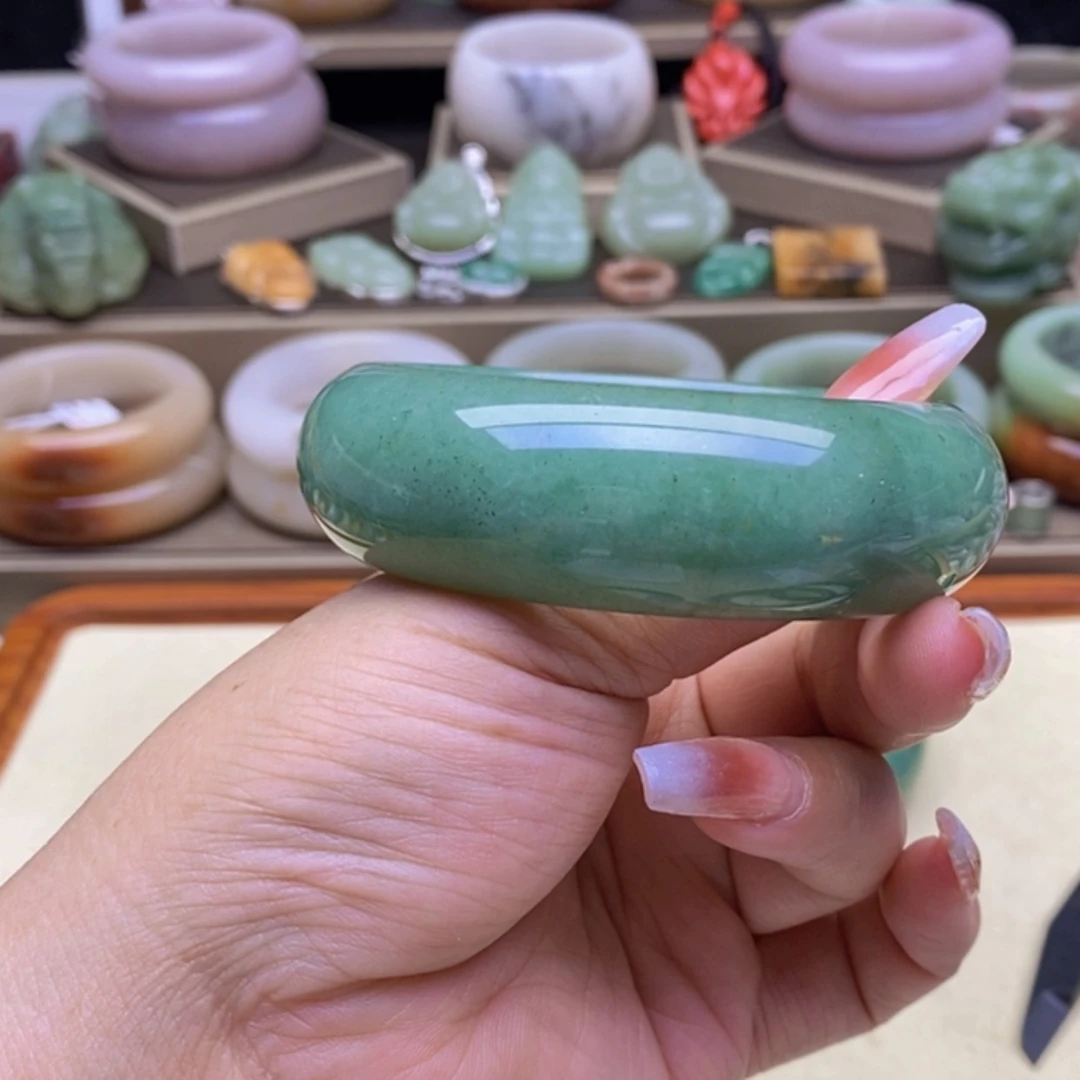 【闪购商品】石英质玉手镯未镶嵌懒*洋