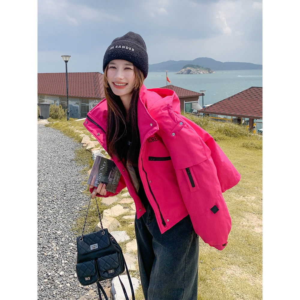 玫红色短款冲锋衣式工装派克羽绒服女冬季美式小个子冲锋衣式外套