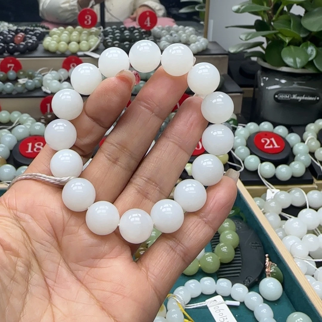 亭***哥和田玉未镶嵌手链