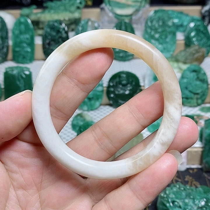 未镶嵌独山玉手镯