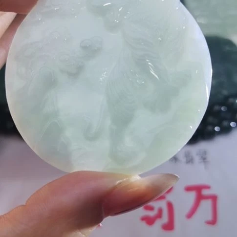 翡翠颈饰未镶嵌天然的A货翡翠多样性发货