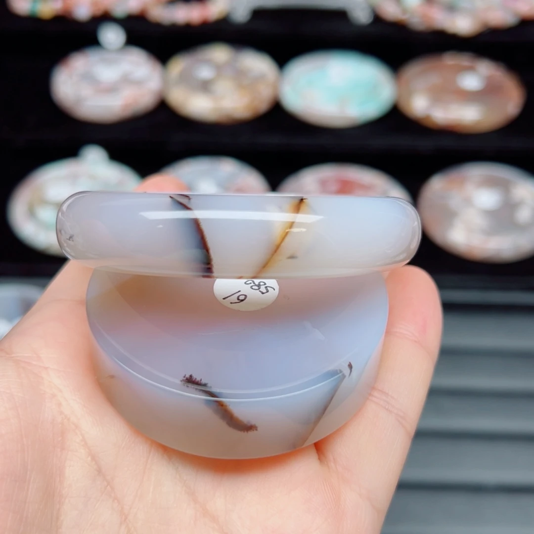 玛瑙/玉髓手镯未镶嵌61