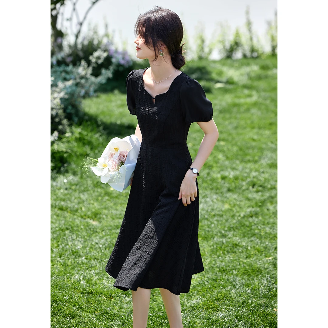 XWI/欣未2025夏季女款肌理感显瘦气质优雅海鸥领赫本风连衣裙3069