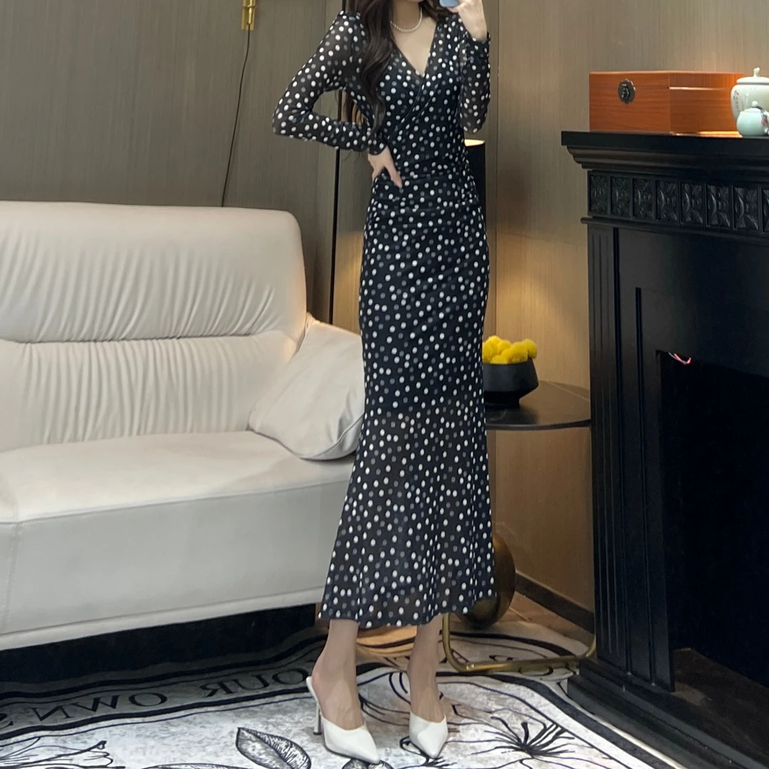 气质女人味轻奢V领长袖黑色波点显瘦包身修身时尚百搭鱼尾连衣裙
