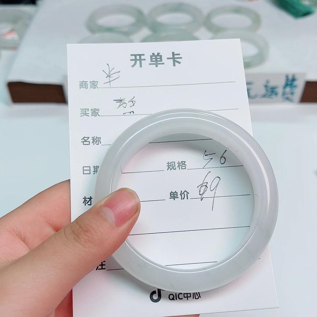 ****²石英岩玉未镶嵌手镯