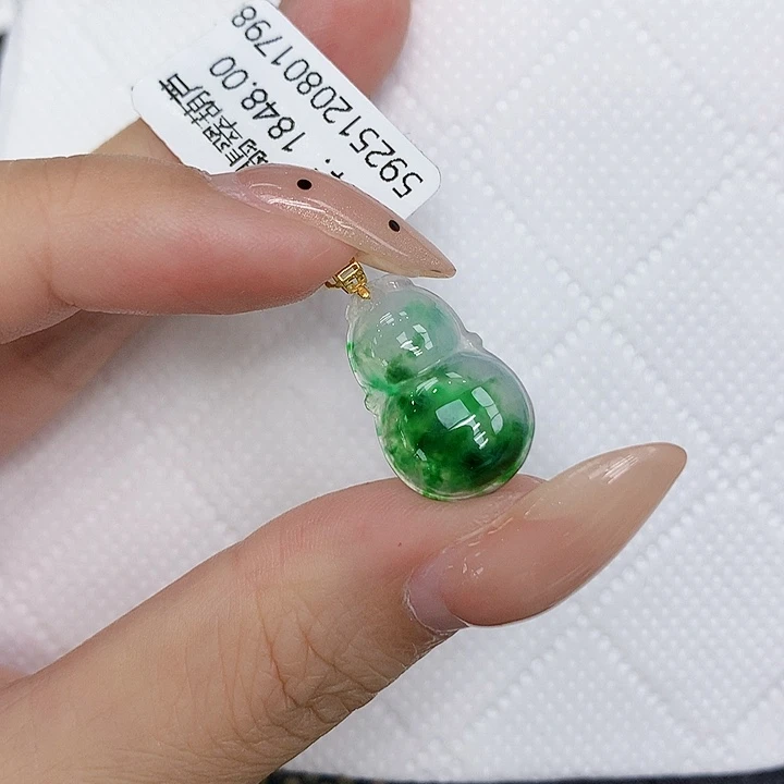 颈饰18K金镶嵌翡翠