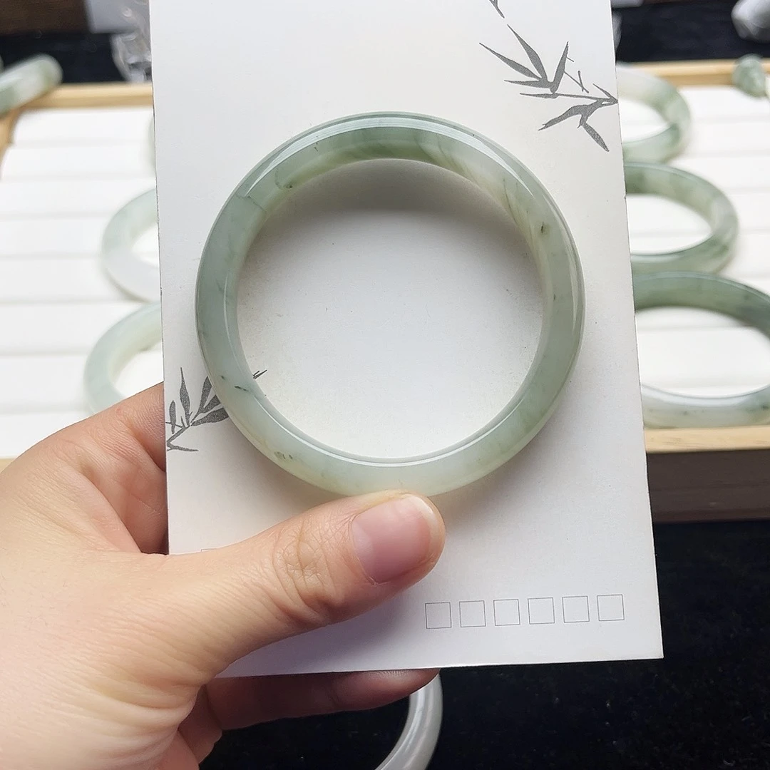 未镶嵌手镯石英质玉20