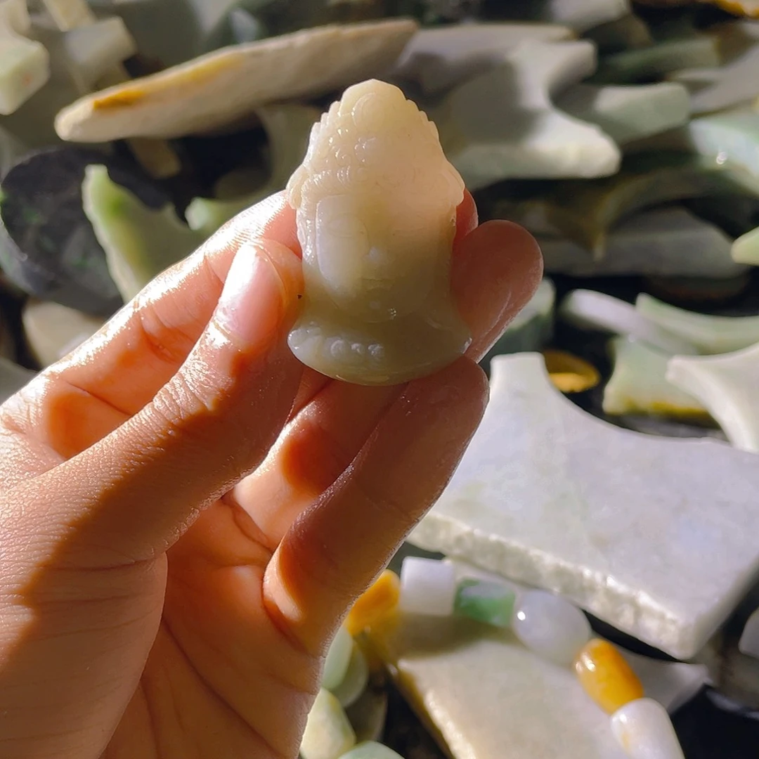 翡翠挂件未镶嵌翡翠毛料片料