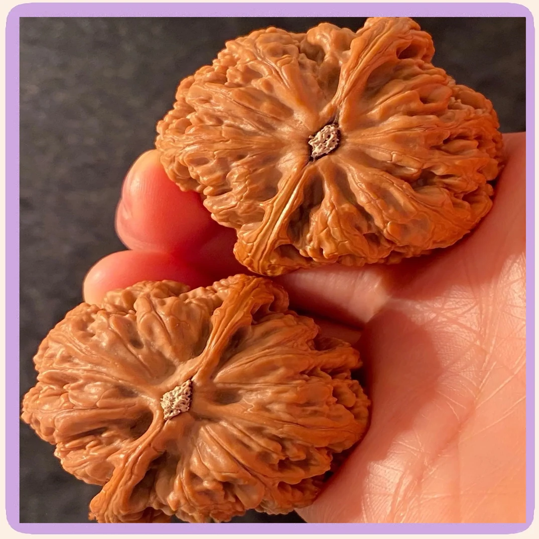 精品文玩核桃狮子头异型收藏佳品手把件