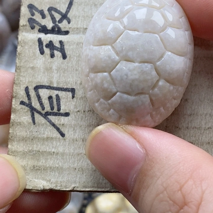 硅化珊瑚（珊瑚玉）颈饰未镶嵌悠*