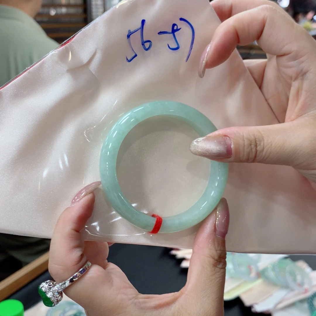 翡翠未镶嵌手镯48小时鉴赏