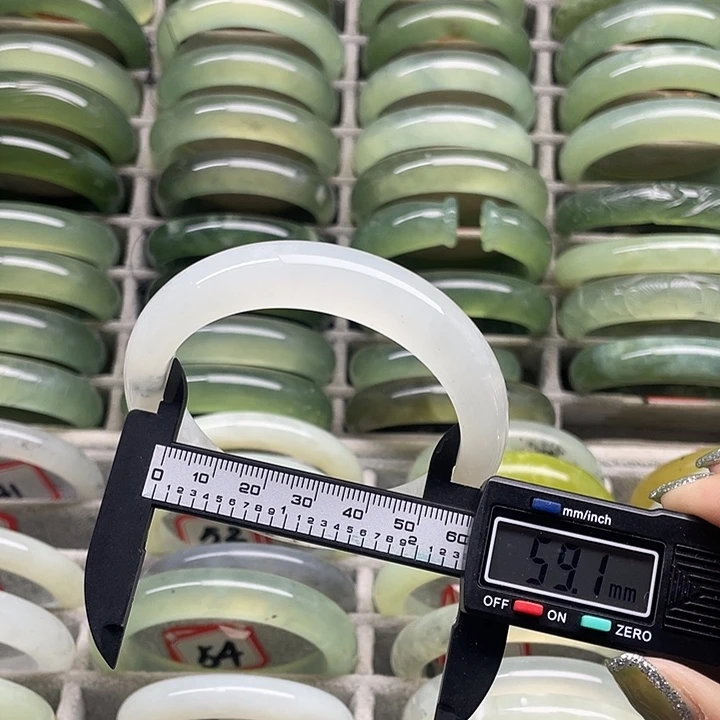 蛇纹石玉未镶嵌手镯42