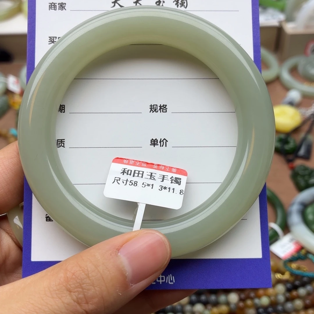 和田玉未镶嵌手镯