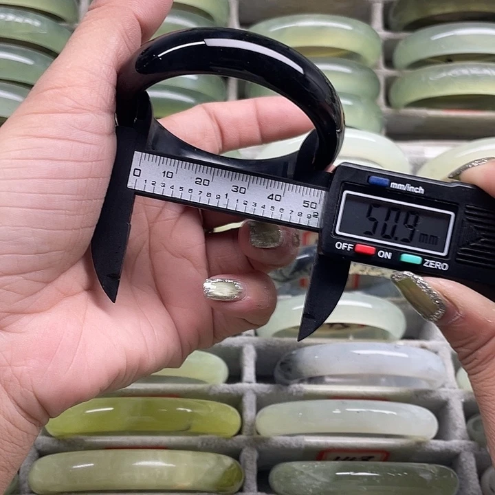 蛇纹石玉未镶嵌手镯143