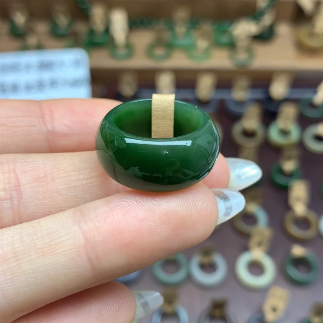 和田玉戒指未镶嵌俄7辣绿毕业