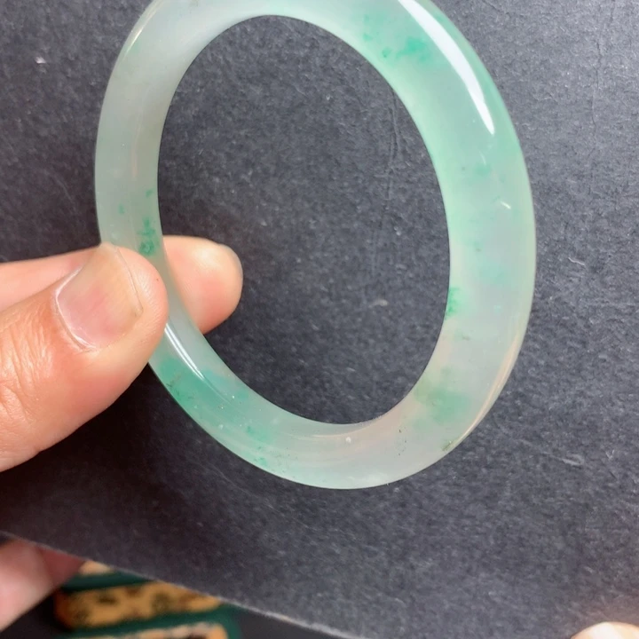 未镶嵌手镯石英质玉