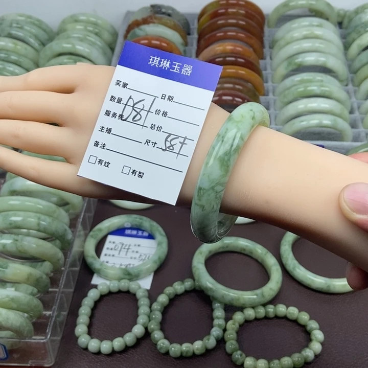 蛇纹石玉手镯未镶嵌