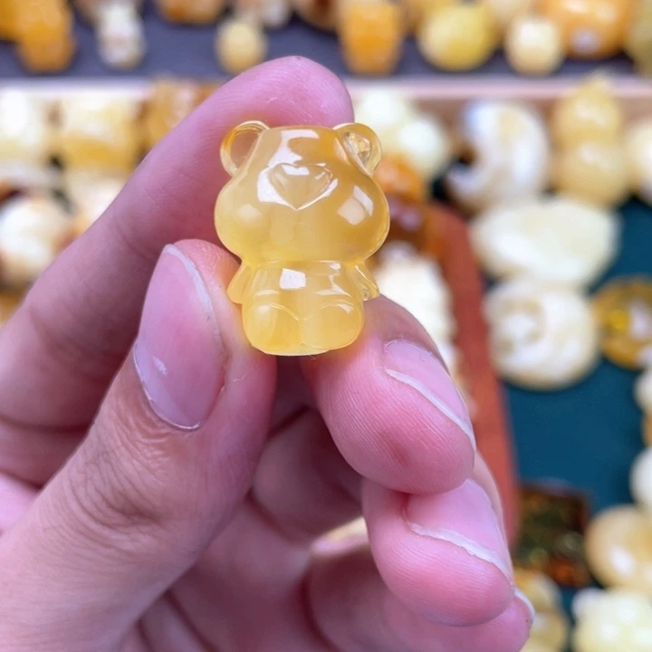 宵****琥珀未镶嵌裸石蜜蜡