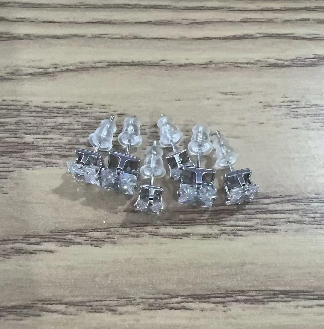 3935白色方块耳钉三件套