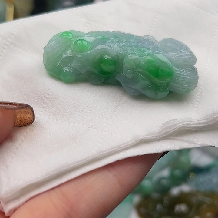 翡翠未镶嵌颈饰挂件