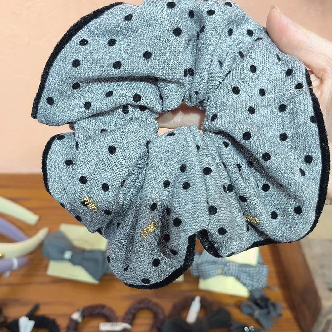 布艺非金属灰针织黑波点大肠