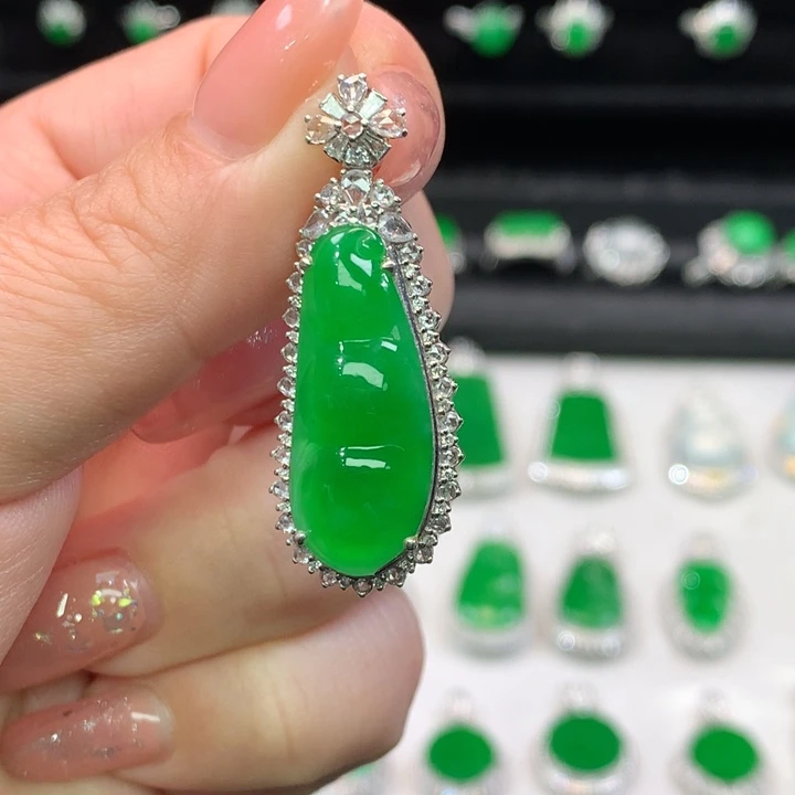 翡翠吊坠(不含链)18K金镶嵌