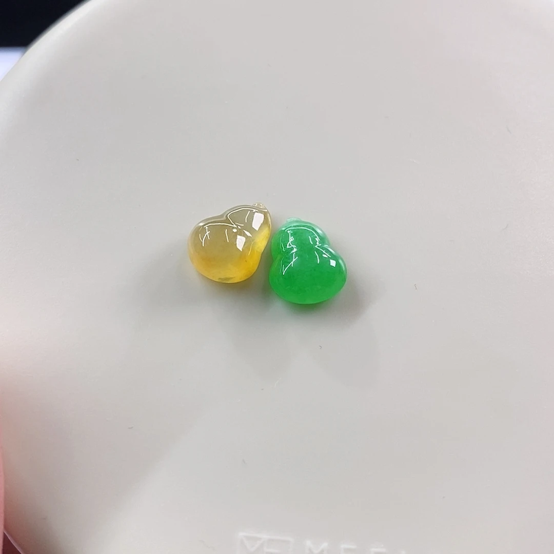 颈饰未镶嵌翡翠一对葫芦