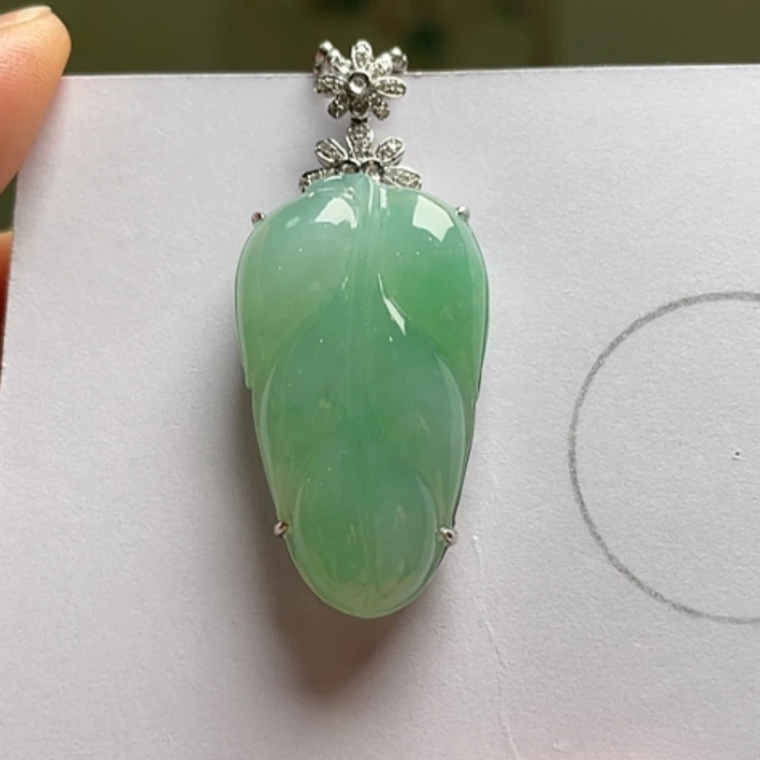 【闪购商品】吊坠(不含链)18K金镶嵌翡翠