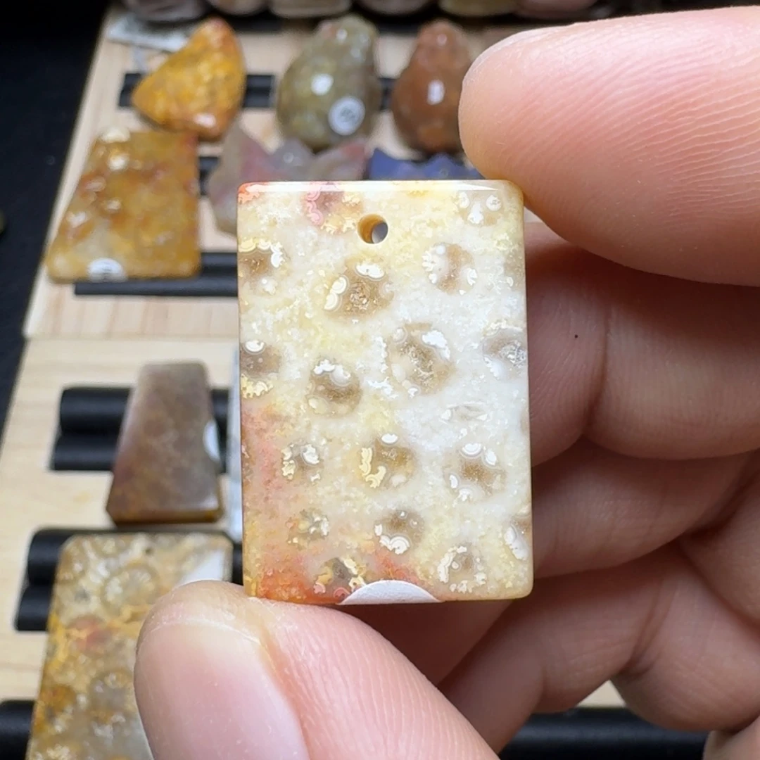 未镶嵌纯天然色有机玉石保真色硅化玉