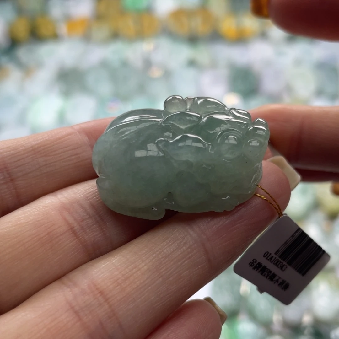 翡翠未镶嵌颈饰貔貅