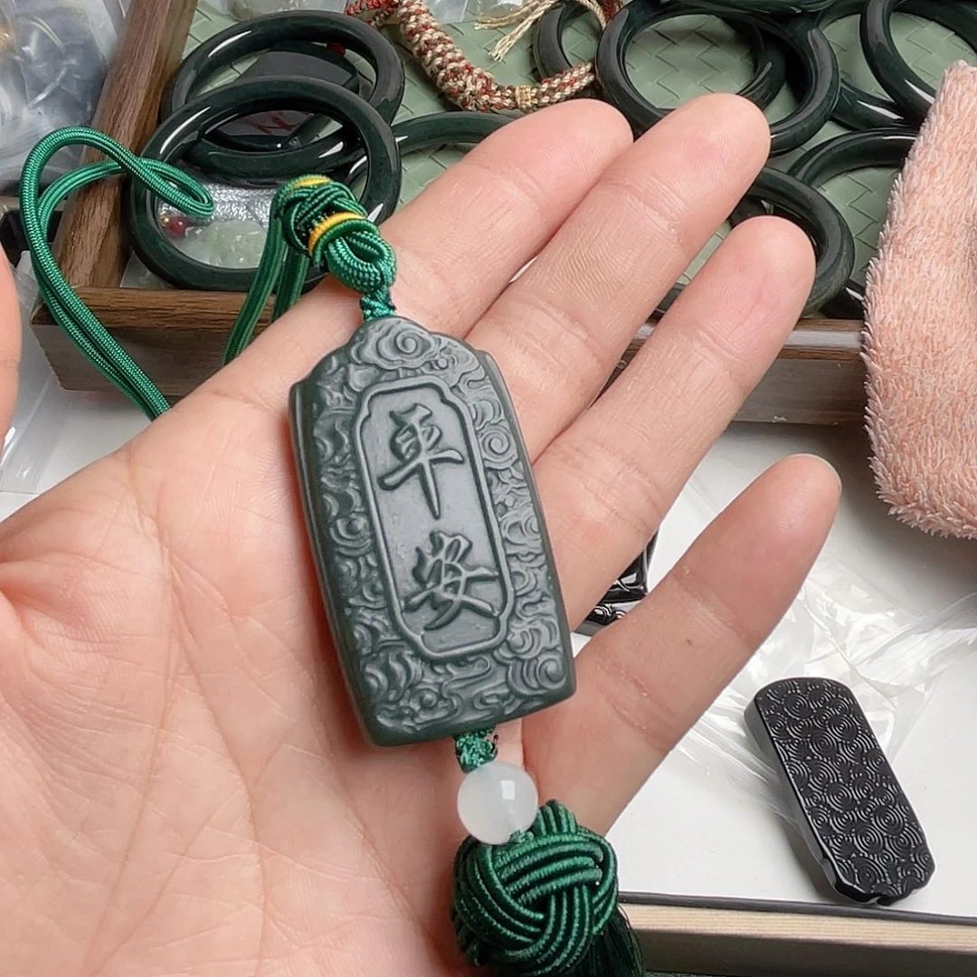 和田玉未镶嵌手镯