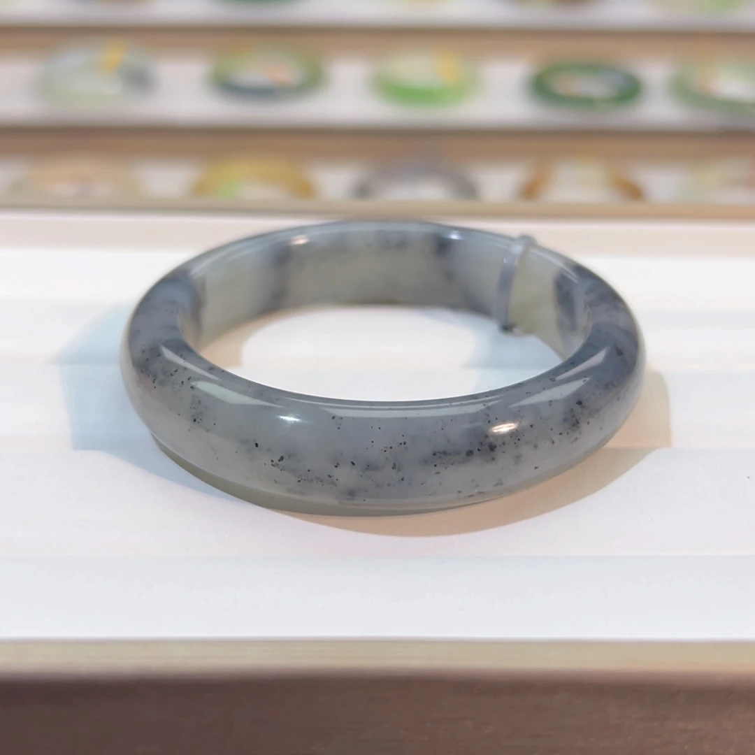 和田玉未镶嵌手镯青花