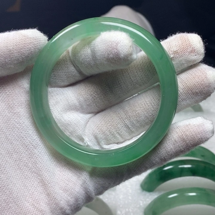 石英质玉（非洲翠）合金颈饰