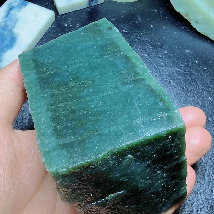 和田玉（糖玉）未镶嵌珠宝奇石