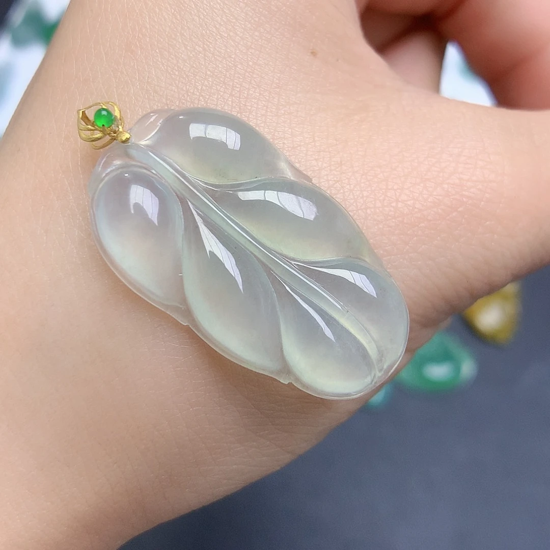 翡翠颈饰18K金镶嵌叶子
