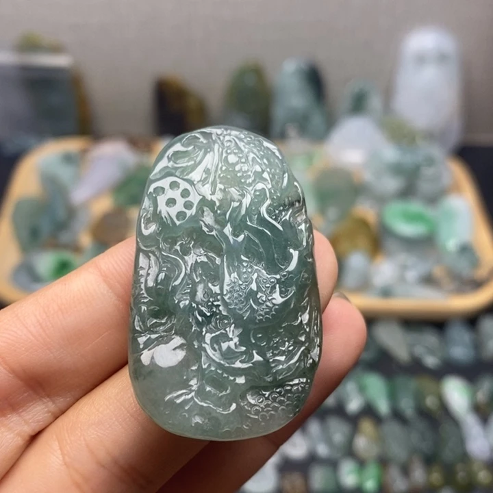 颈饰未镶嵌翡翠龙牌