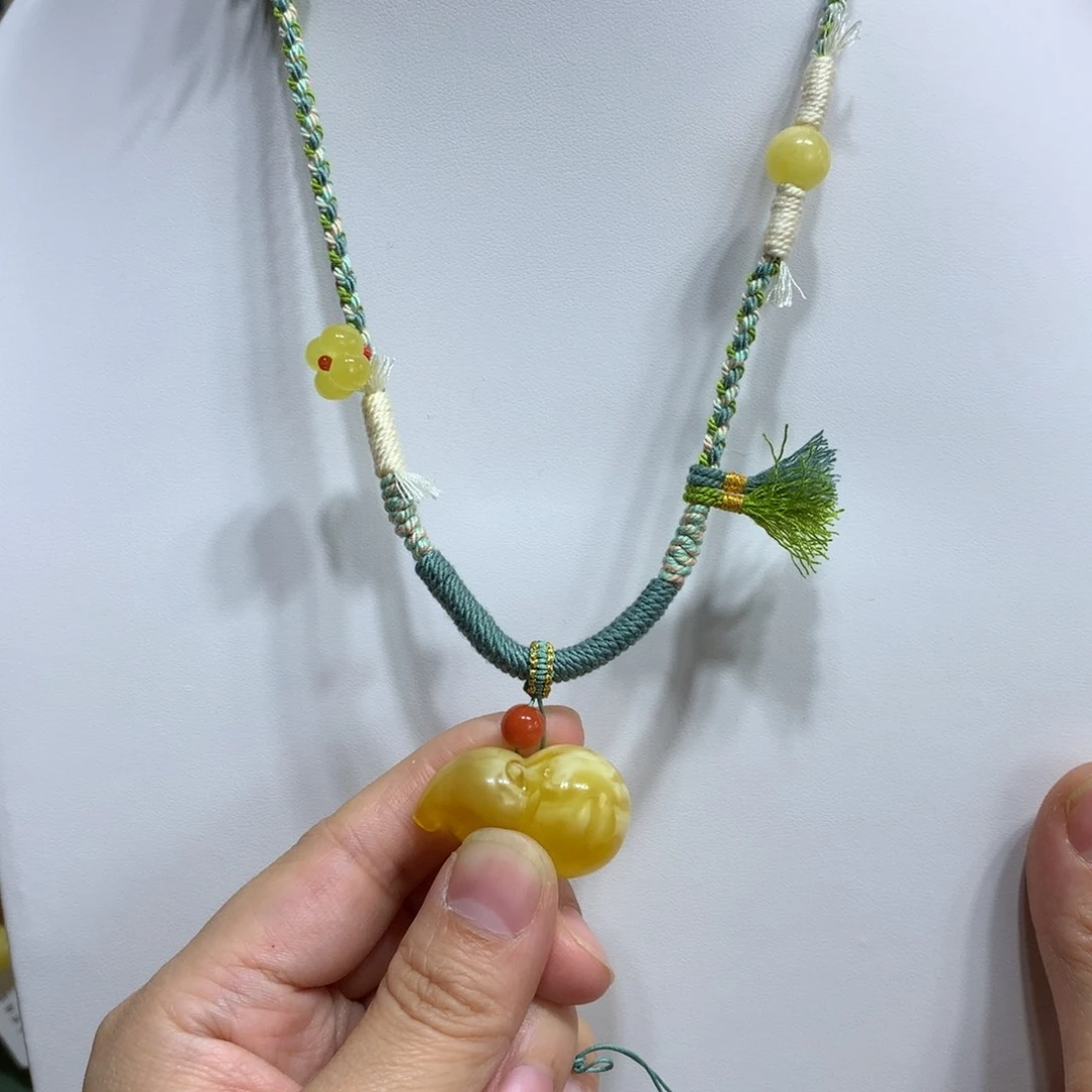 蜜蜡颈饰未镶嵌多****?葫芦